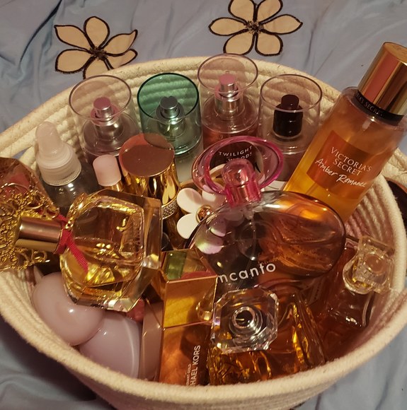 Meet your Posher, Edith - Picture 1 of 1